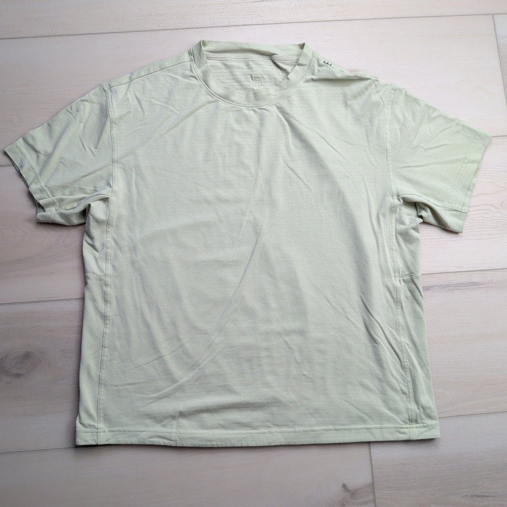 Lululemon License to Train Tee‎ Shirt Mens XL Yellow Green Vented Stretch